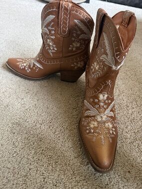 Dingo Bronze Metallic Western Embroidered Ankle Boots